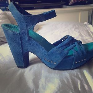 Donald J. Pliner blue heels